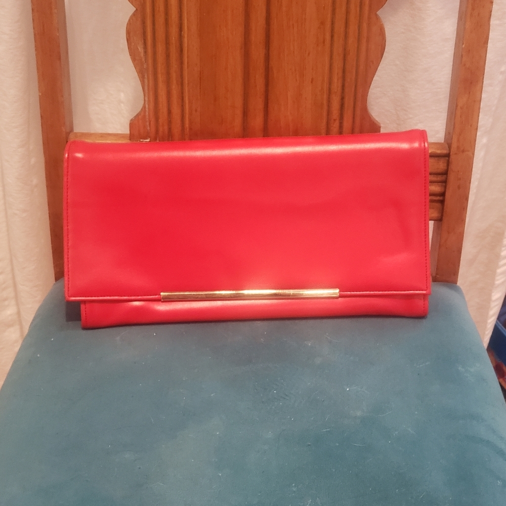 Ande red clutch